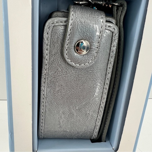 New In Box Liz Clairborne Flip Up Case for iPod Nano Silver - Picture 3 of 3